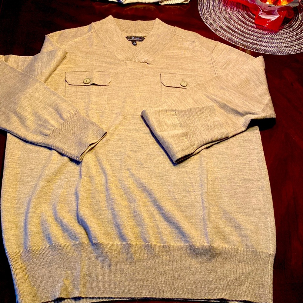 NWOT. Cream Mark Anthony light sweater. Size L